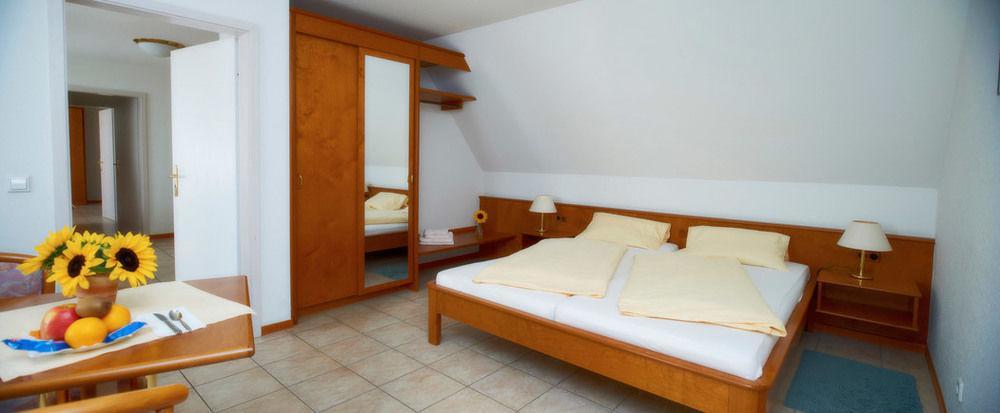 Hotel Loewen Garni Oberrimsingen 外观 照片